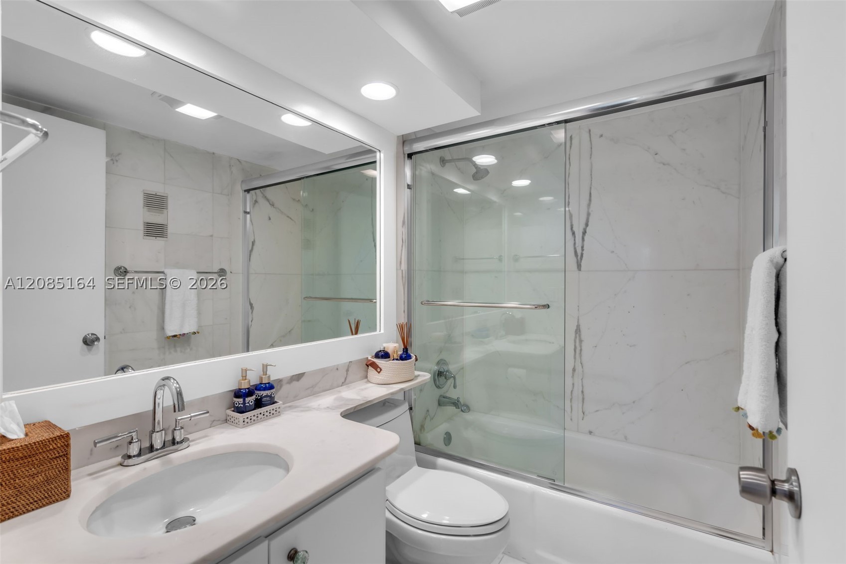 199 Ocean Lane Dr 310 Property Photo 33