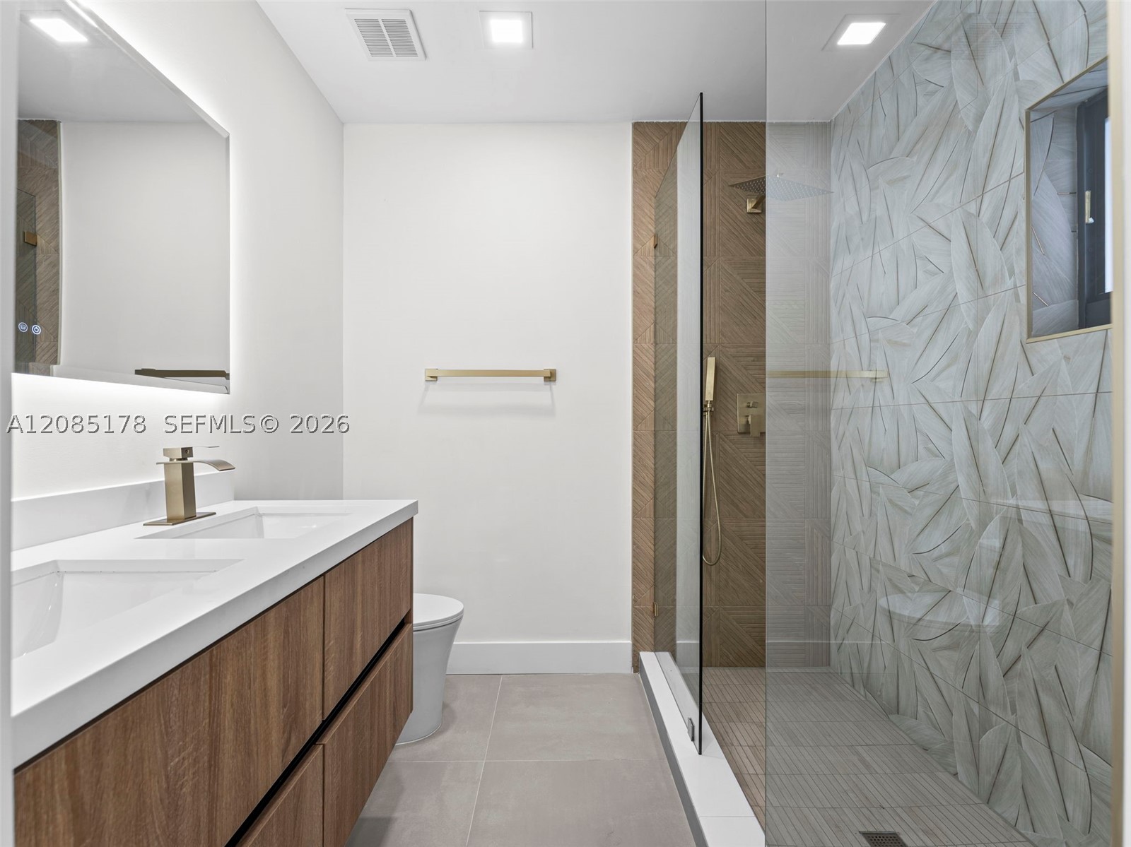610 Ne 164th Ter Property Photo 17