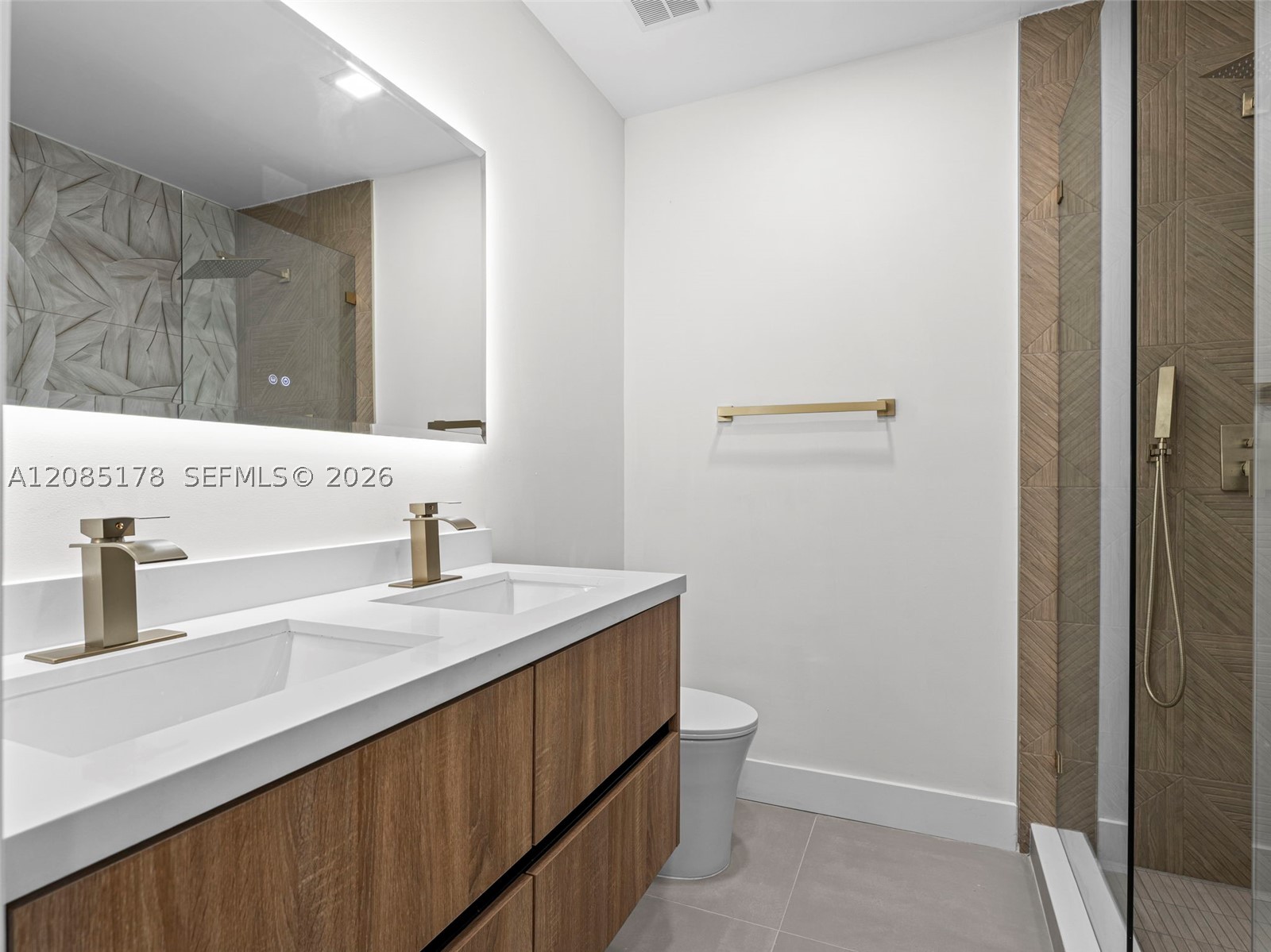 610 Ne 164th Ter Property Photo 18