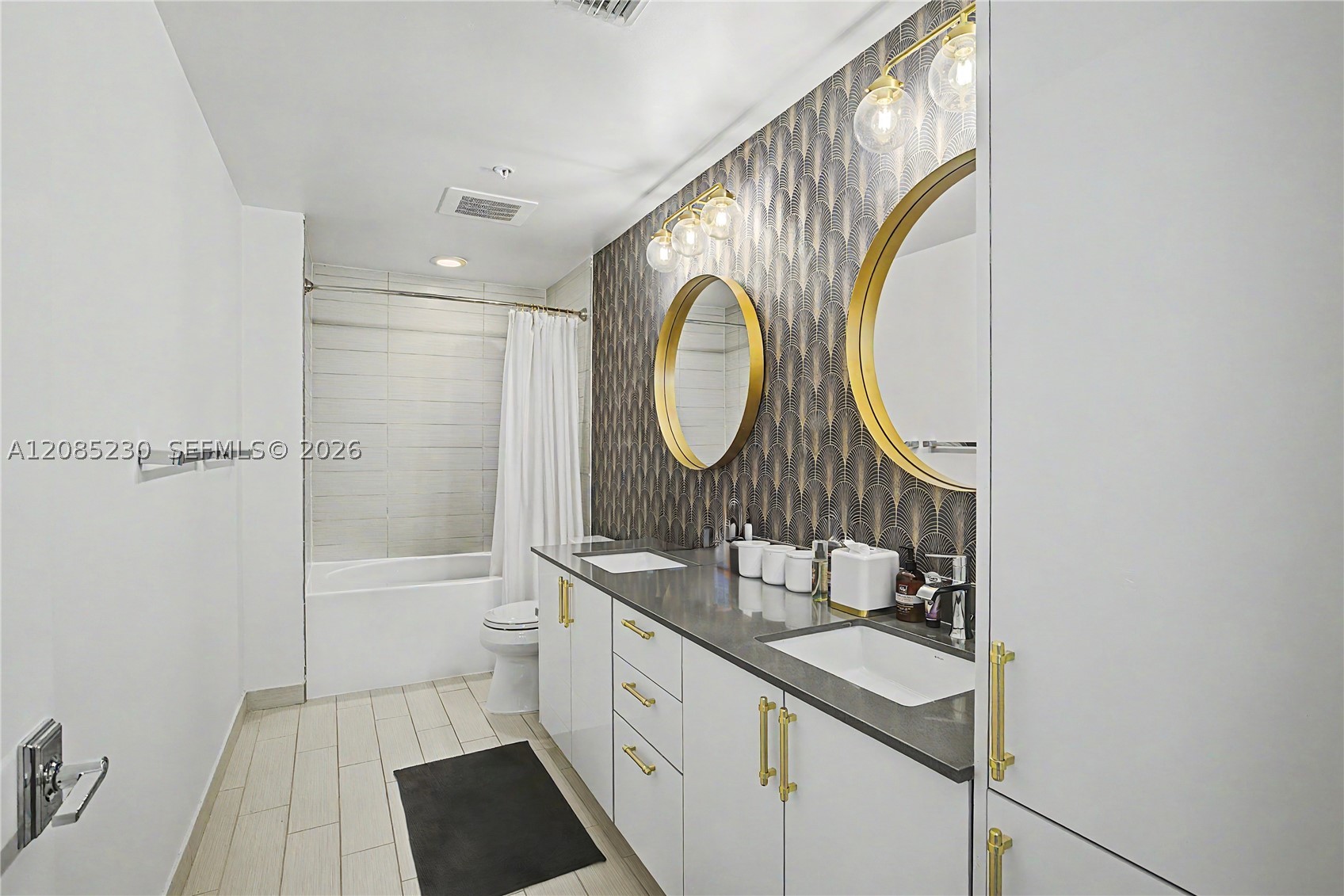 999 Sw 1st Ave 2407 Property Photo 16
