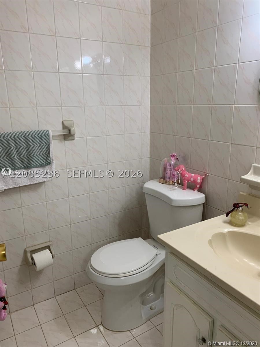 4725 Nw 7th St 203-3 Property Photo 5