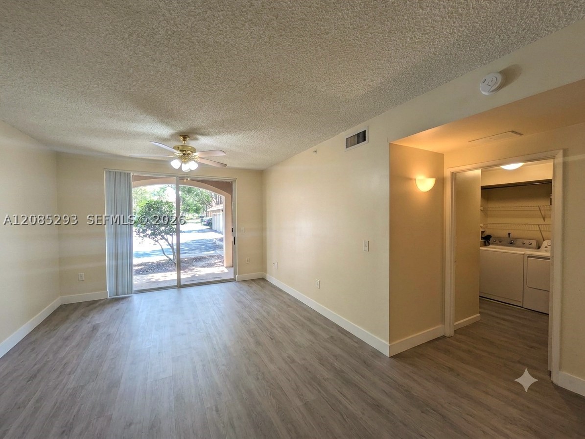 8060 N Nob Hill Rd 101 Property Photo 1