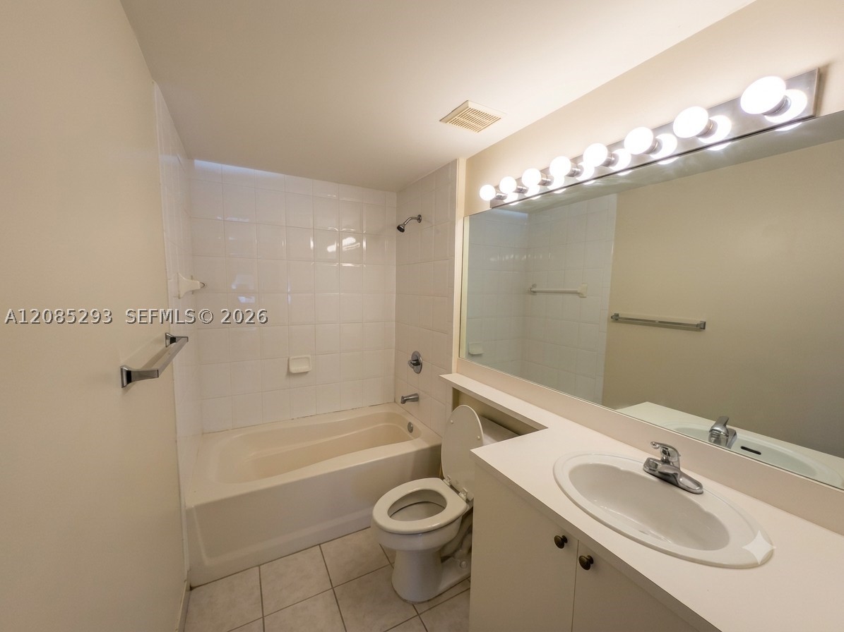 8060 N Nob Hill Rd 101 Property Photo 6