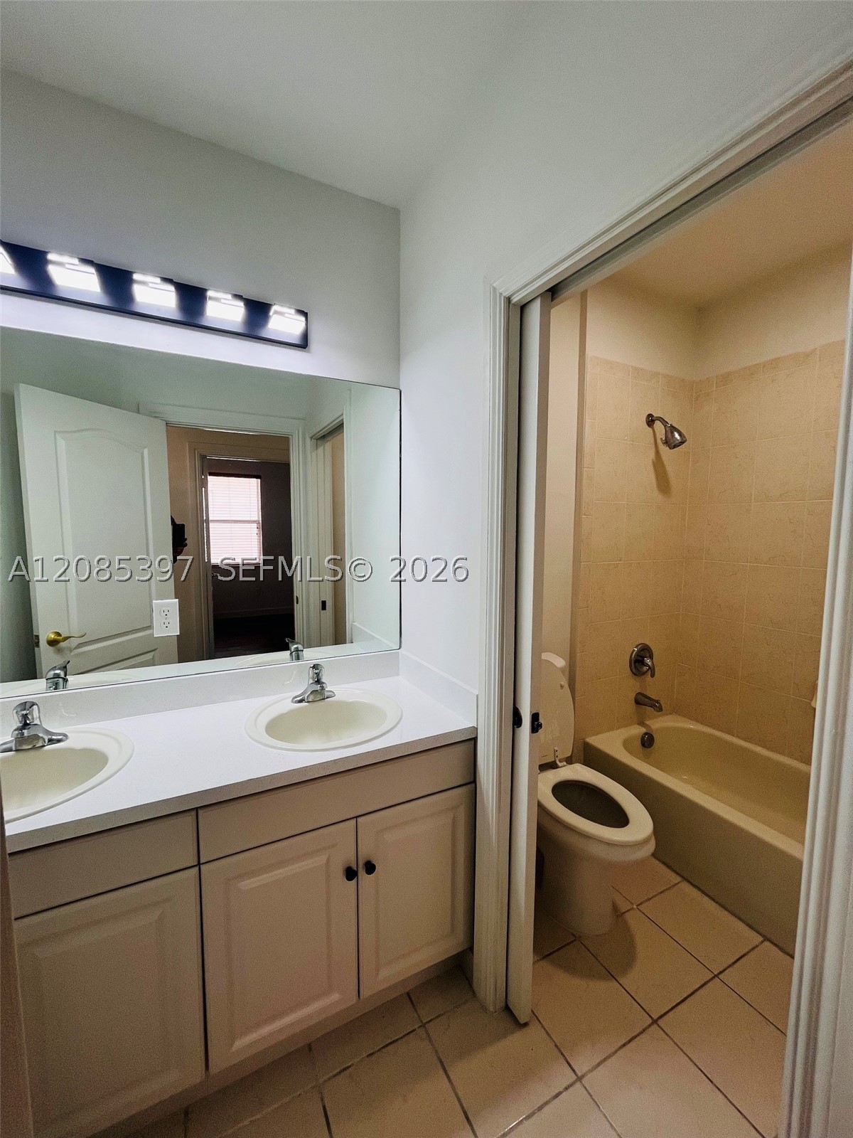 1261 Ne 37th Pl Property Photo 20
