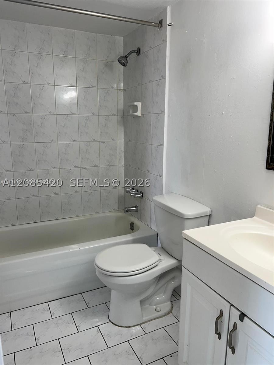 4717 Nw 7th St 707-10 Property Photo 7