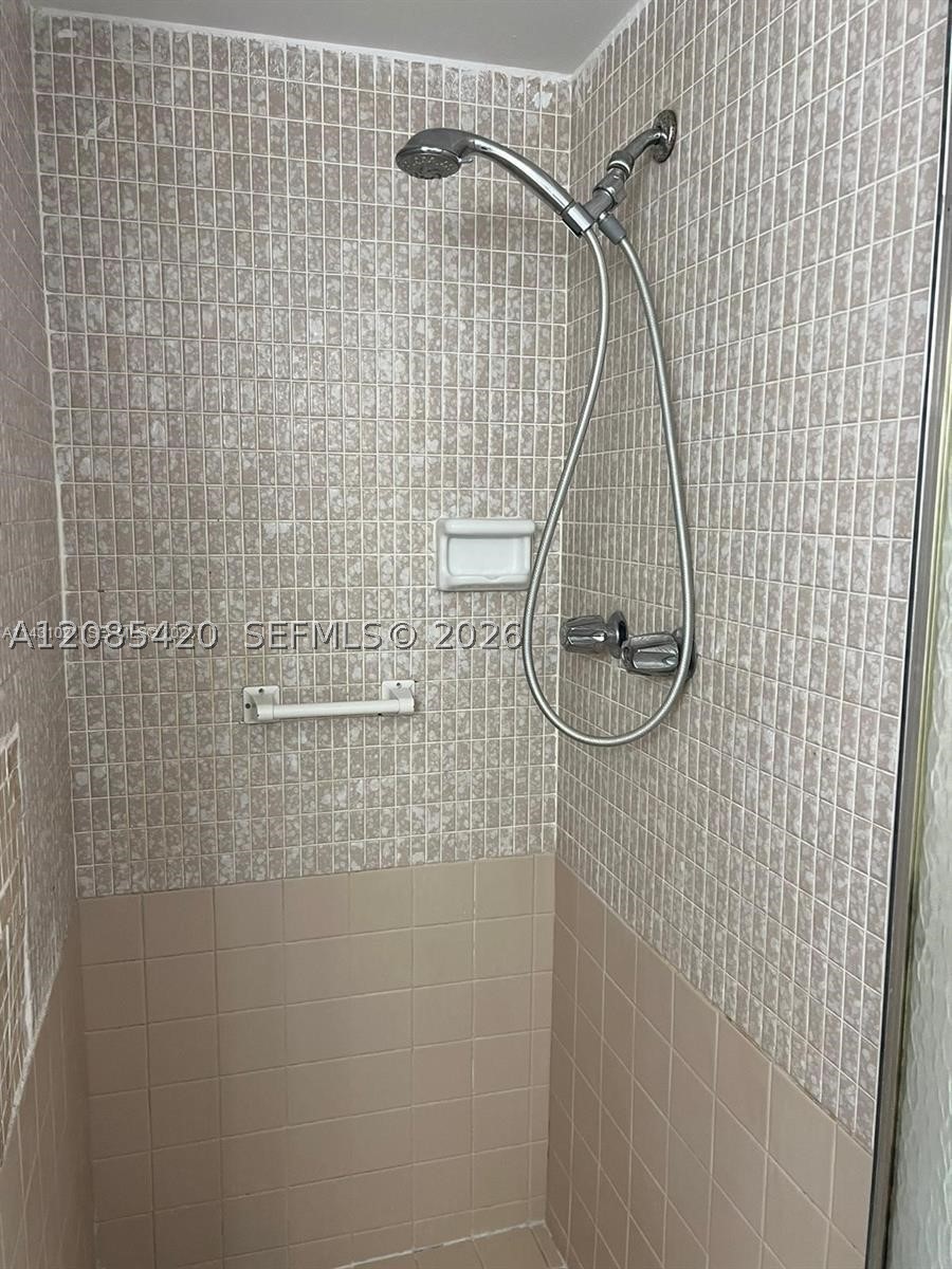 4717 Nw 7th St 707-10 Property Photo 9