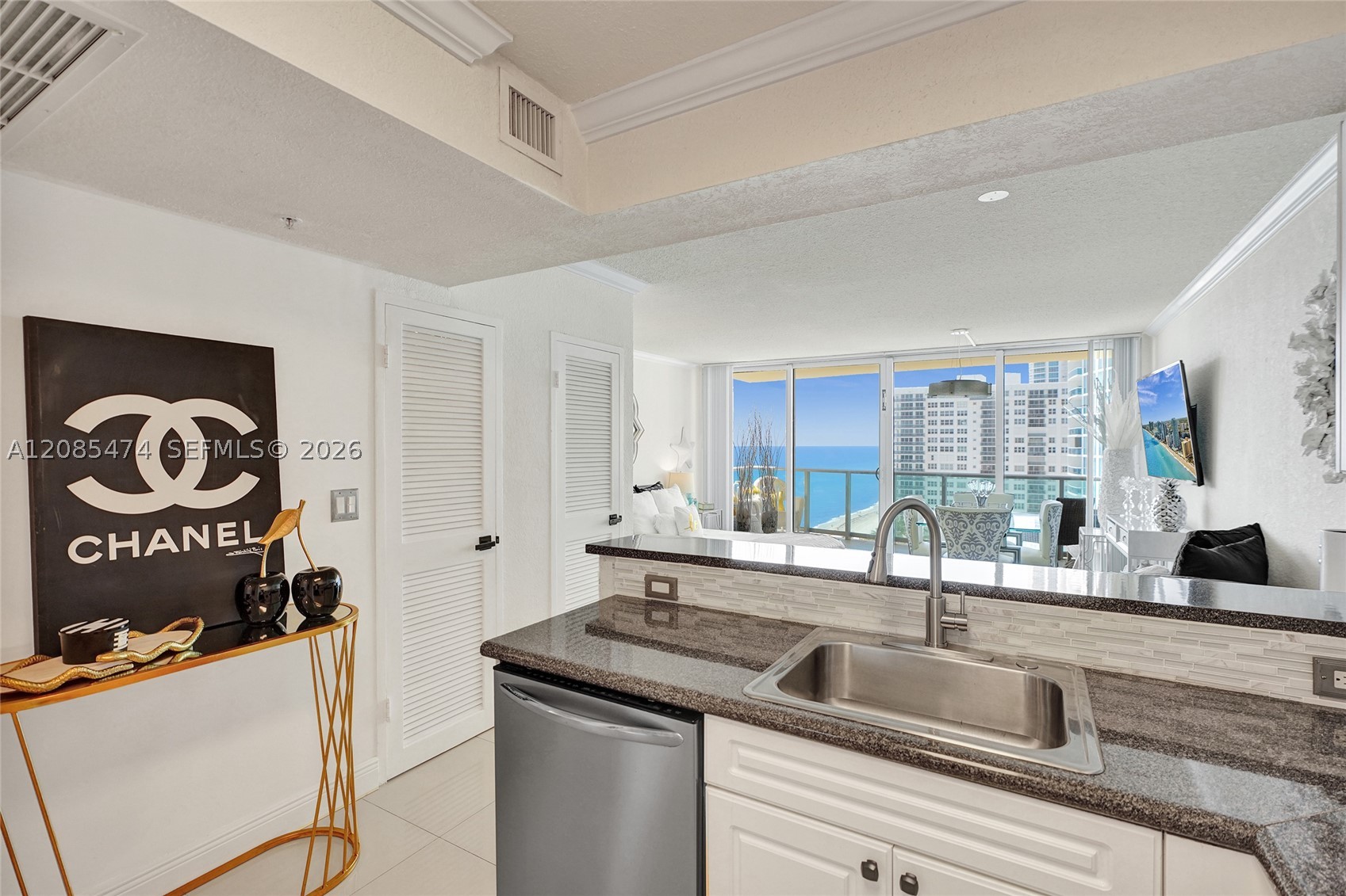 2501 S Ocean Dr 1212 (available Dec 8) Property Photo 4