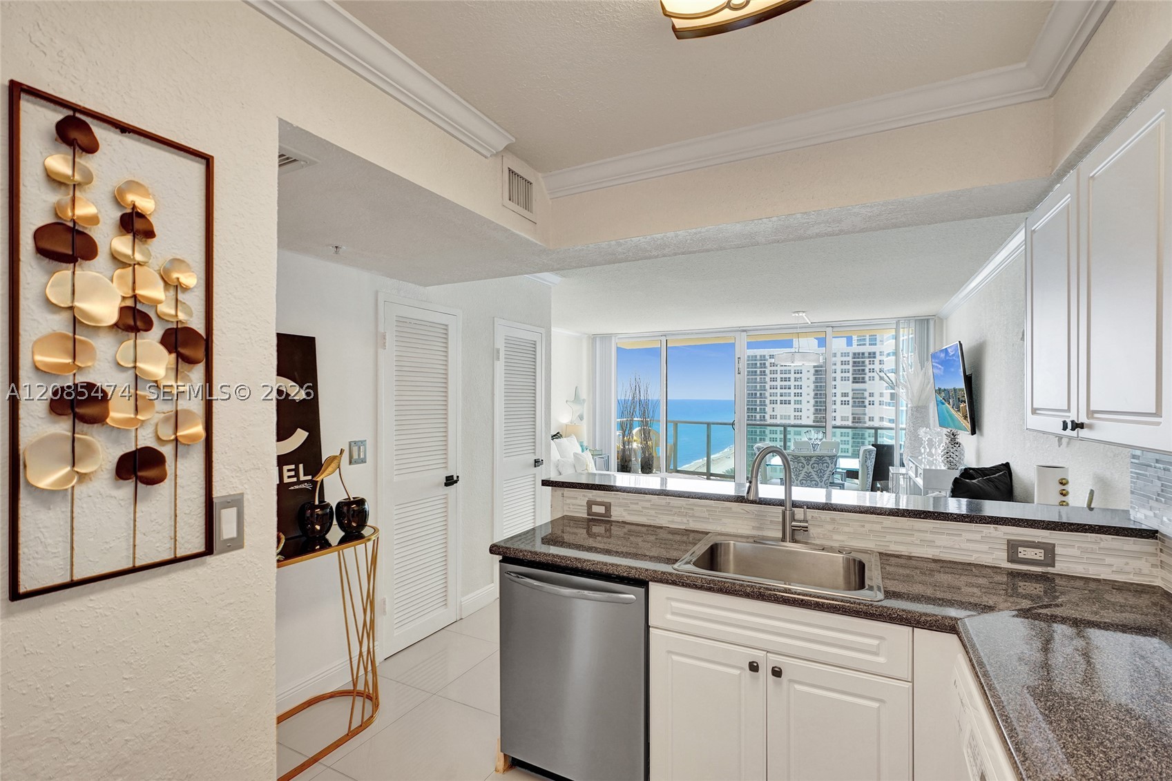 2501 S Ocean Dr 1212 (available Dec 8) Property Photo 9