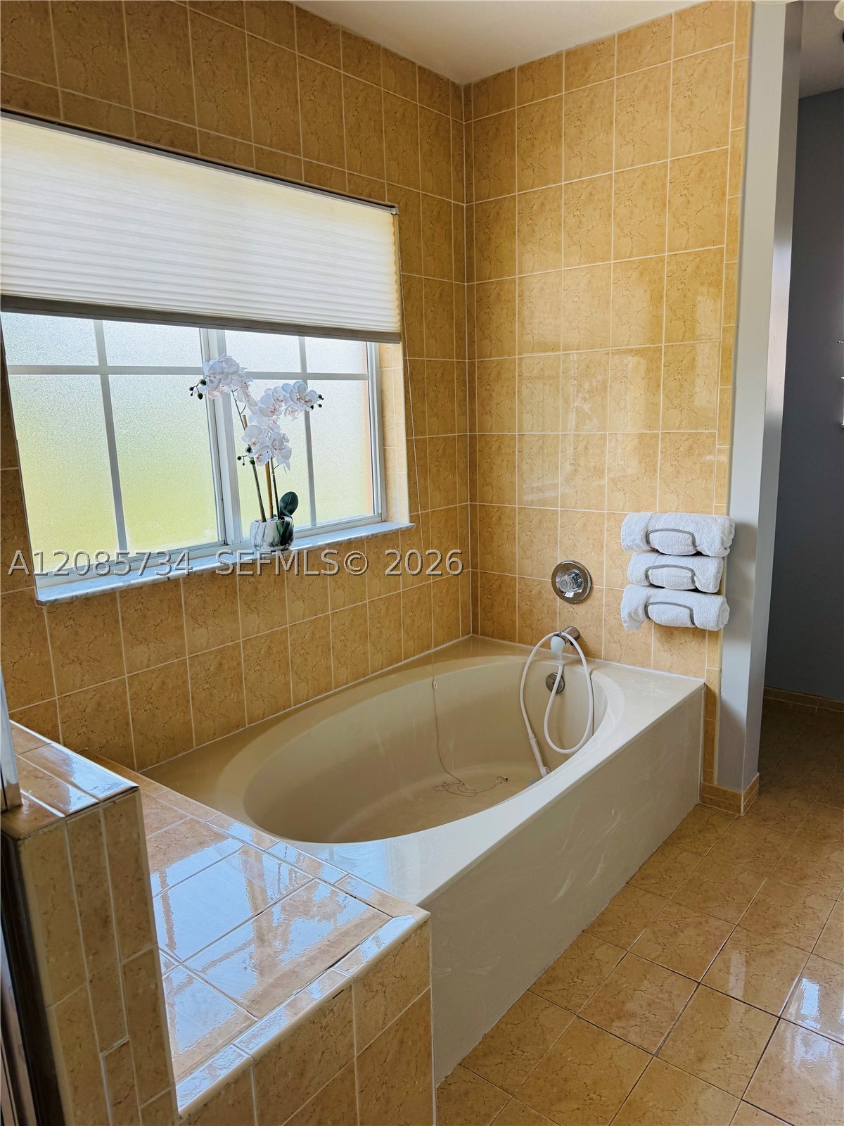 1240 Ne 41st Pl Property Photo 16