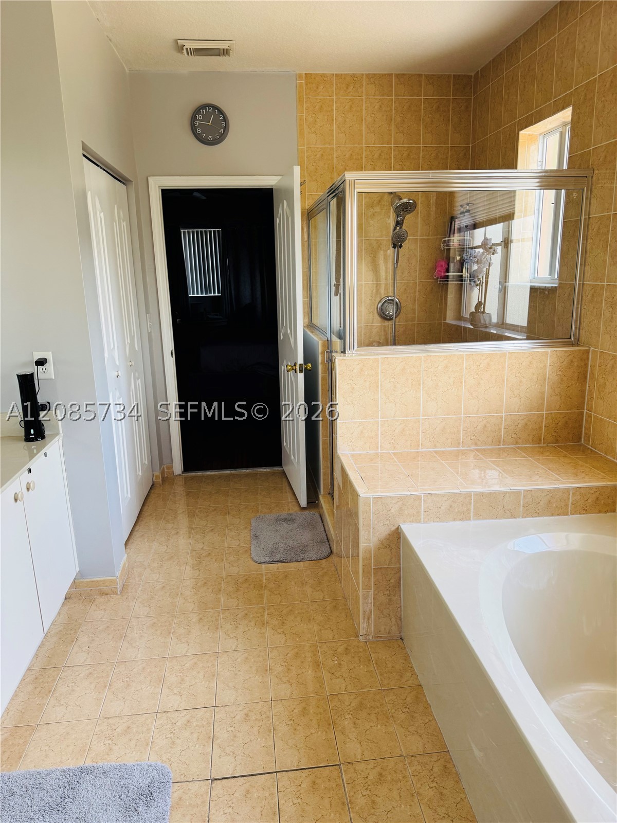 1240 Ne 41st Pl Property Photo 18