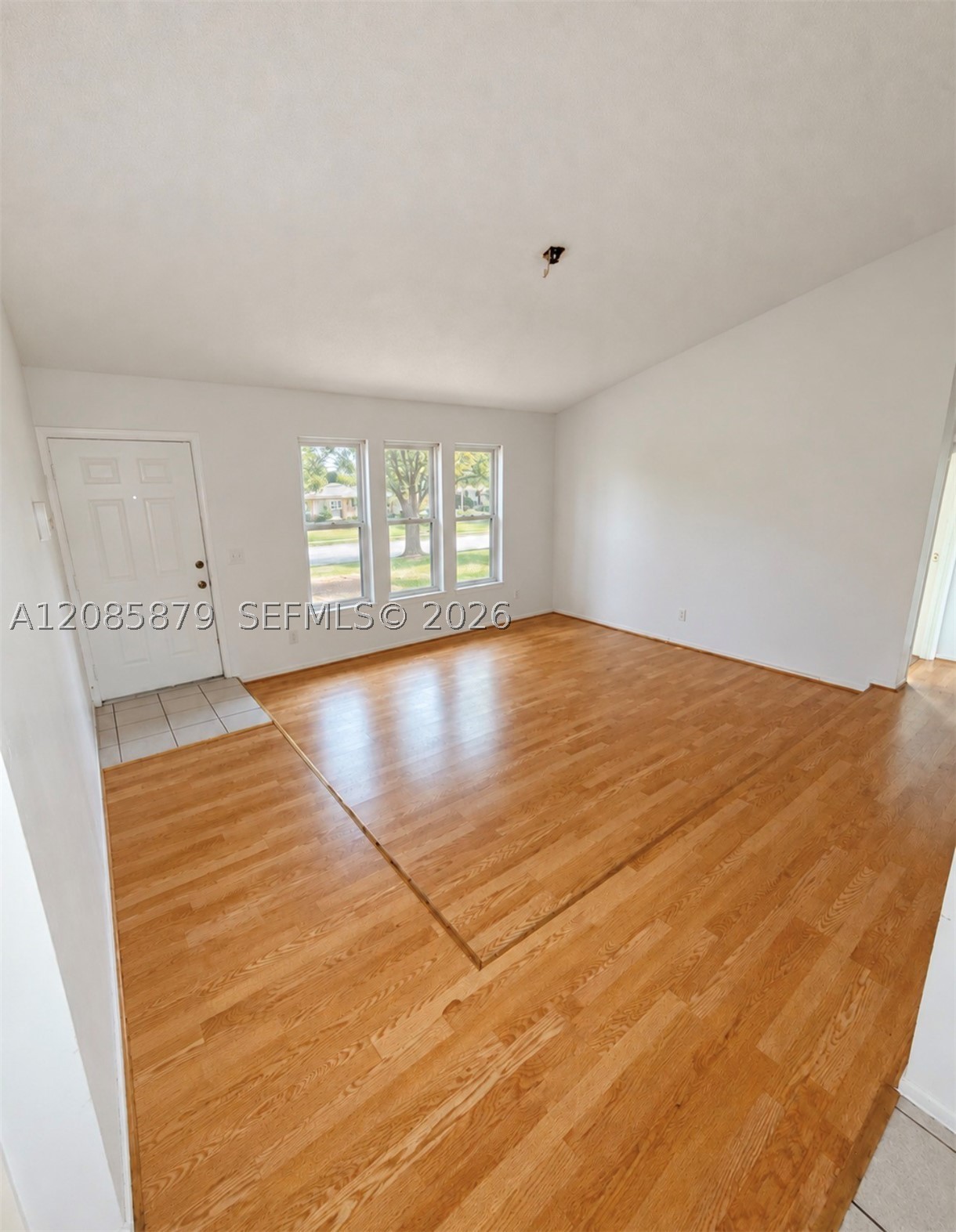 1328 Se 15th Pl. Property Photo 6