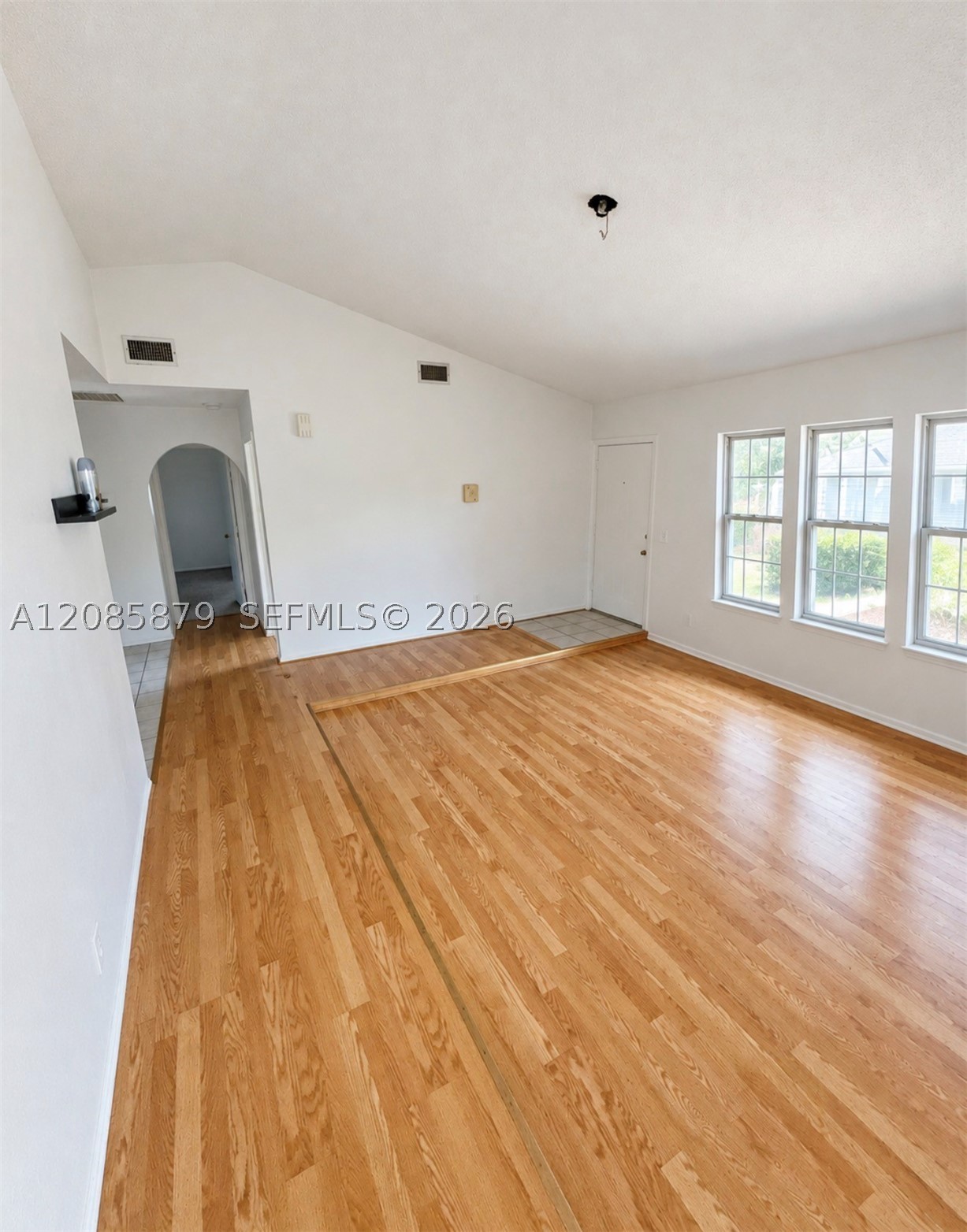 1328 Se 15th Pl. Property Photo 7