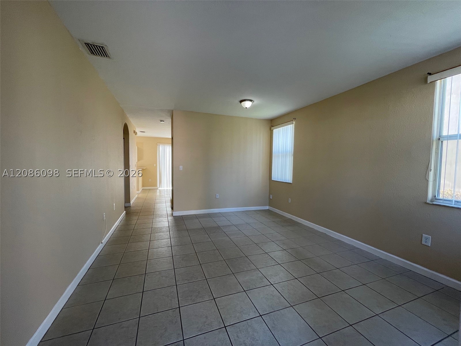 992 Ne 41st Pl Property Photo 2