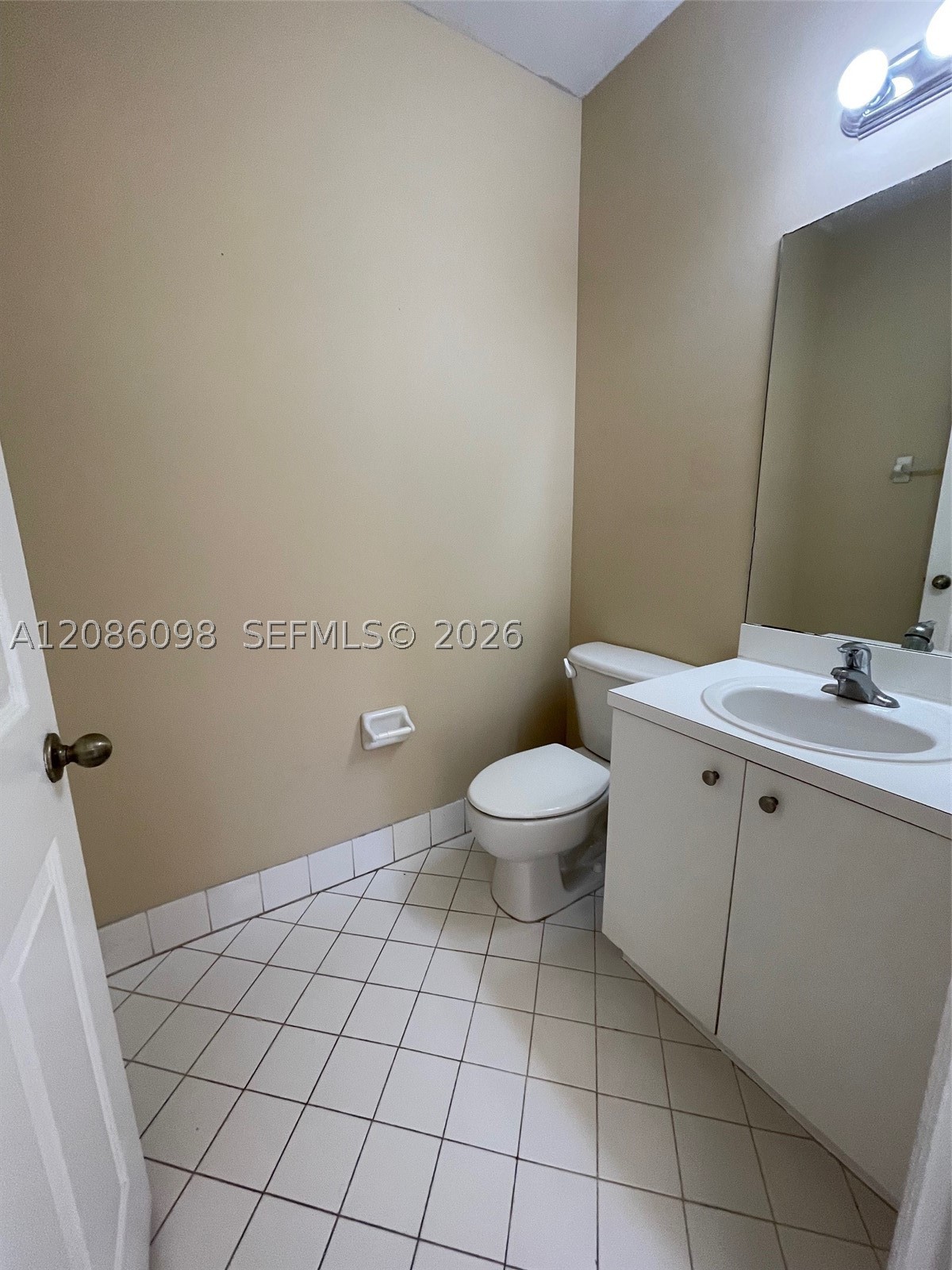 992 Ne 41st Pl Property Photo 5