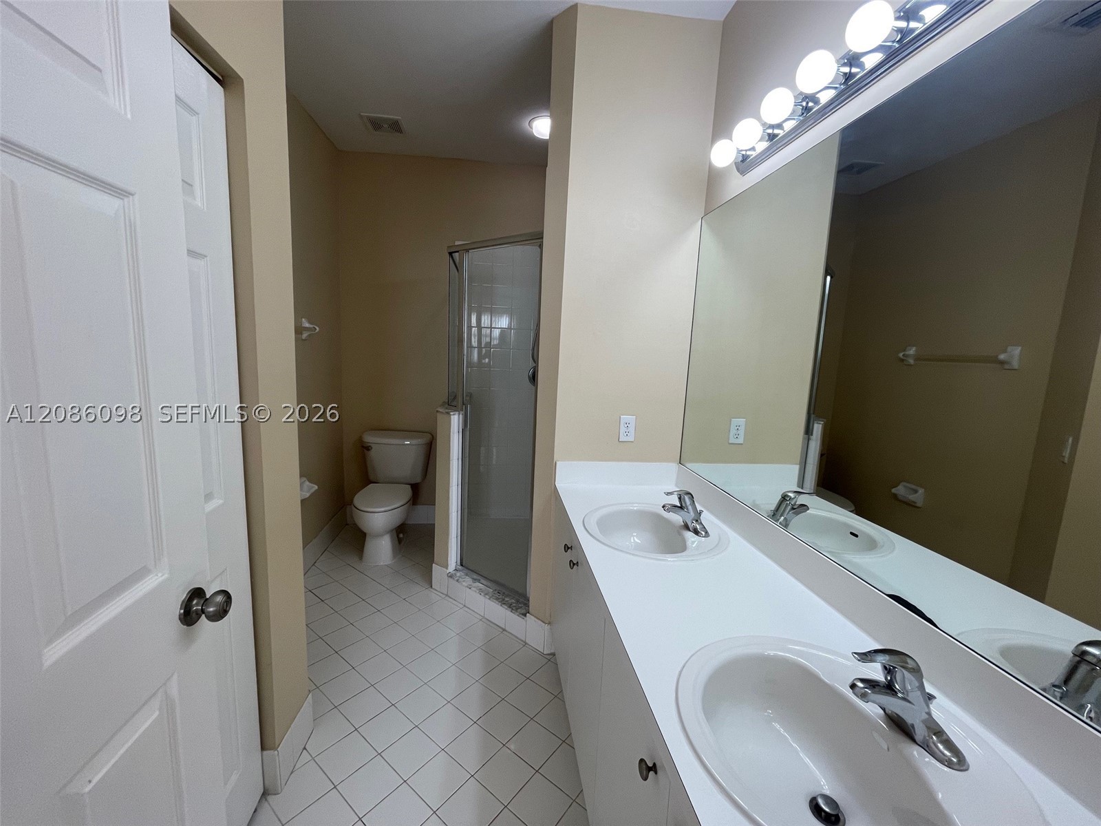 992 Ne 41st Pl Property Photo 7
