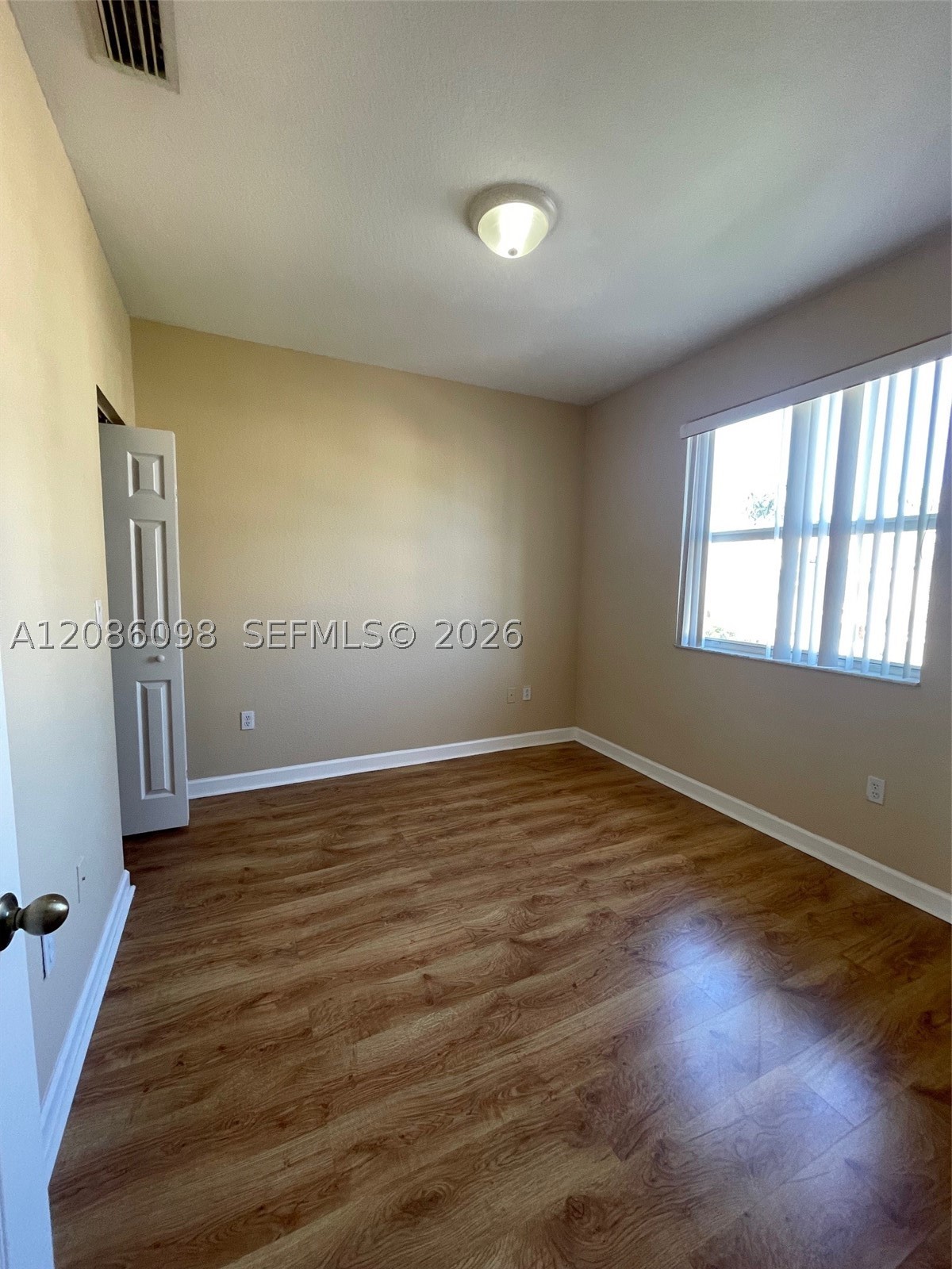 992 Ne 41st Pl Property Photo 8
