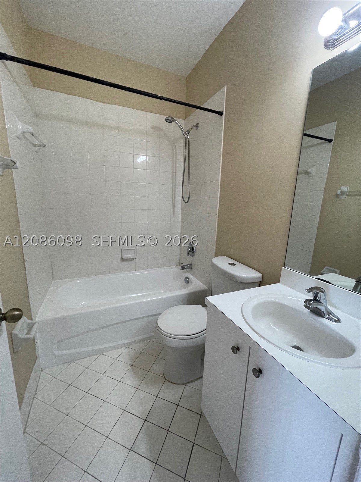 992 Ne 41st Pl Property Photo 9