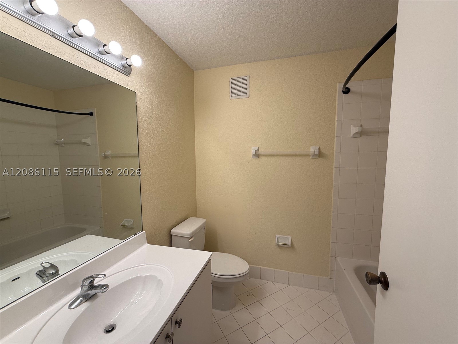 1270 Se 31st Ct 201-35 Property Photo 7