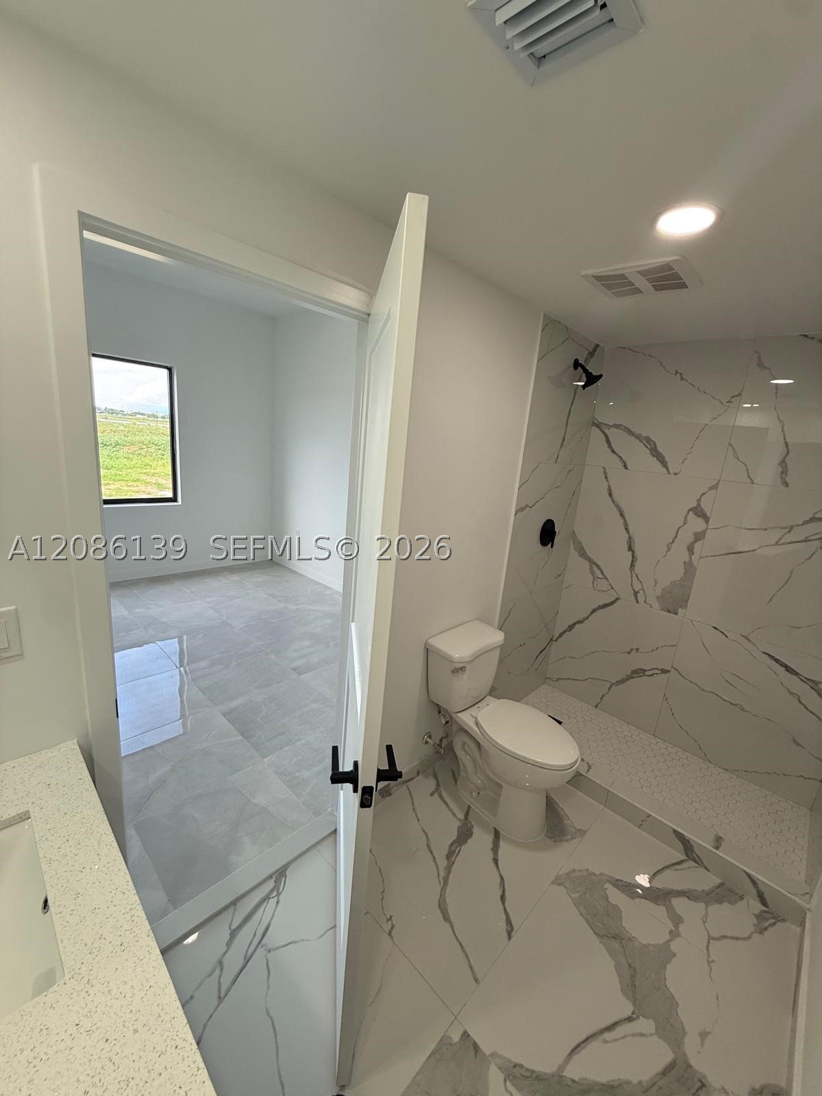 1416 Nw 6th Ter Property Photo 4