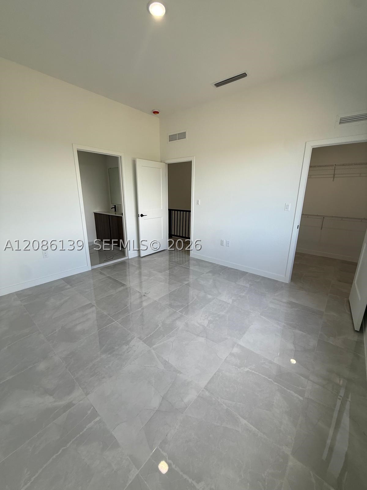 1416 Nw 6th Ter Property Photo 5