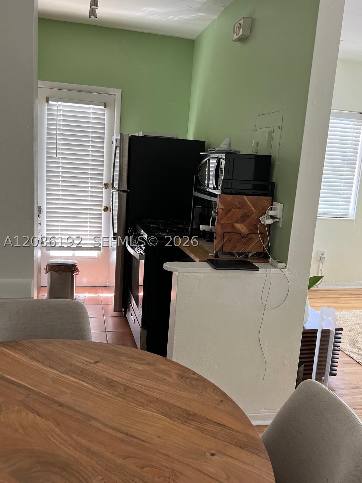 1551 Michigan Ave 8 Property Photo 6