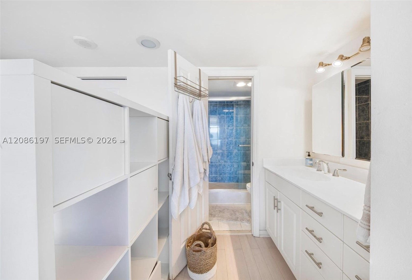 11111 Biscayne 2d Property Photo 9