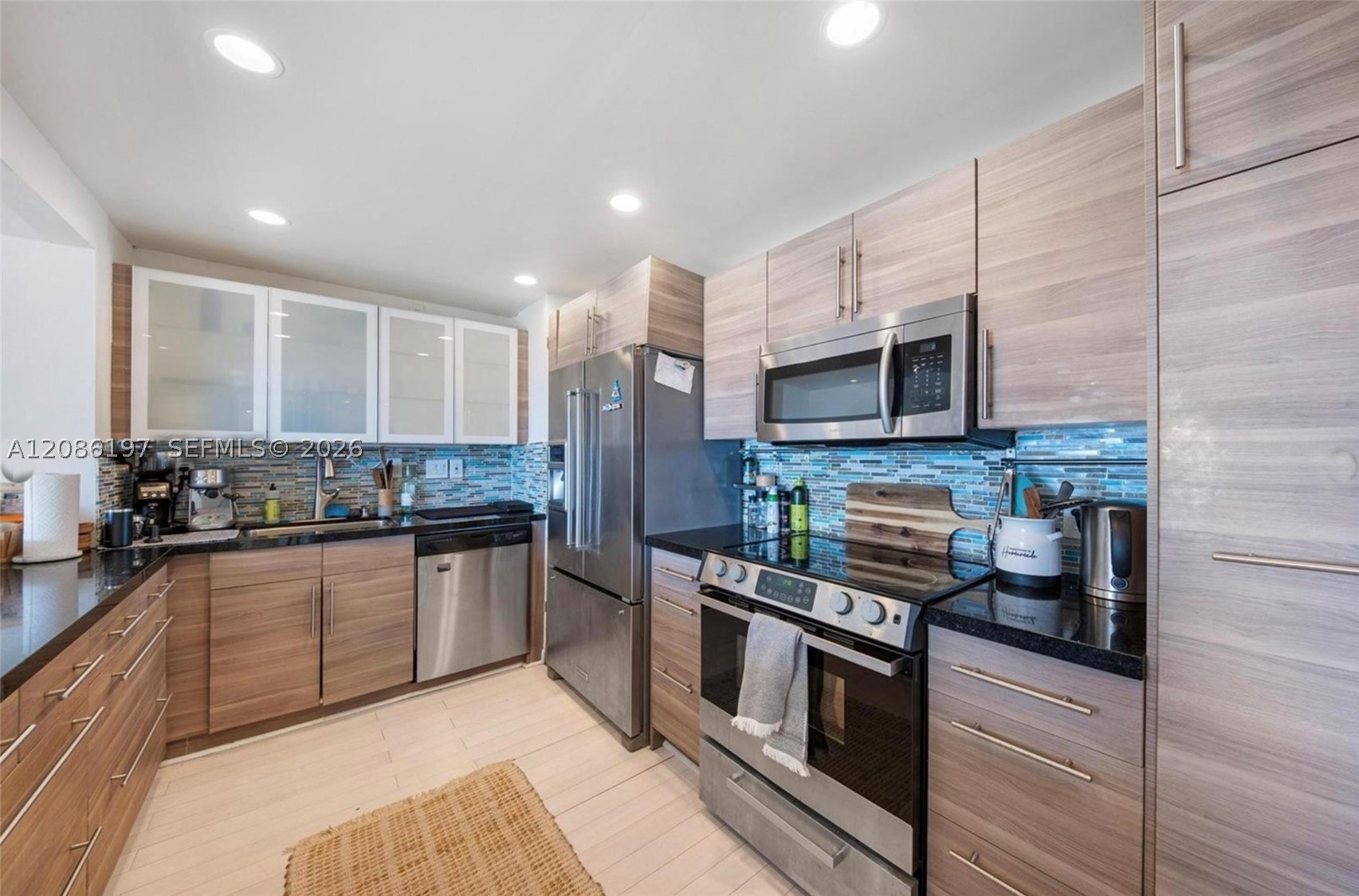 11111 Biscayne 2d Property Photo 14