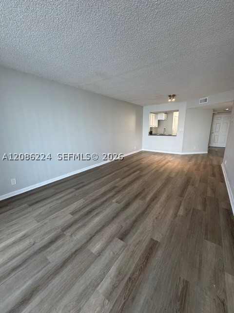 116 Lake Emerald Dr 202 Property Photo 2