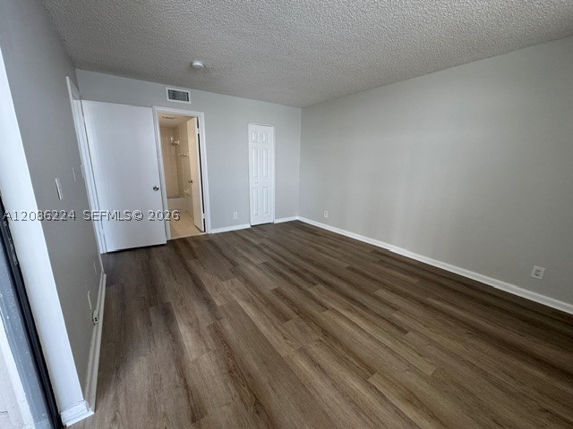 116 Lake Emerald Dr 202 Property Photo 7