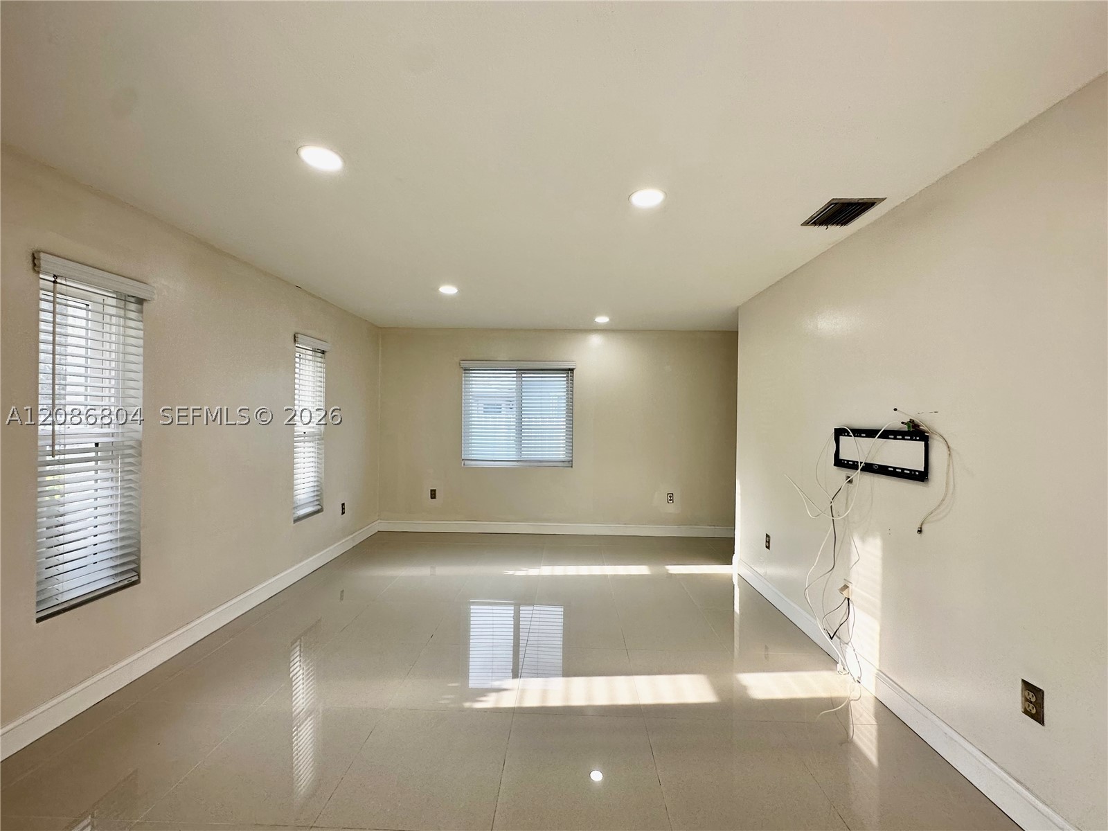 18155 Sw 105th Ave Property Photo 2
