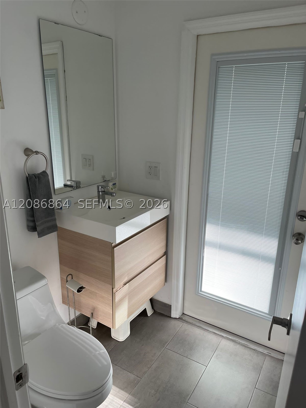 2375 Ne 185th St Property Photo 11