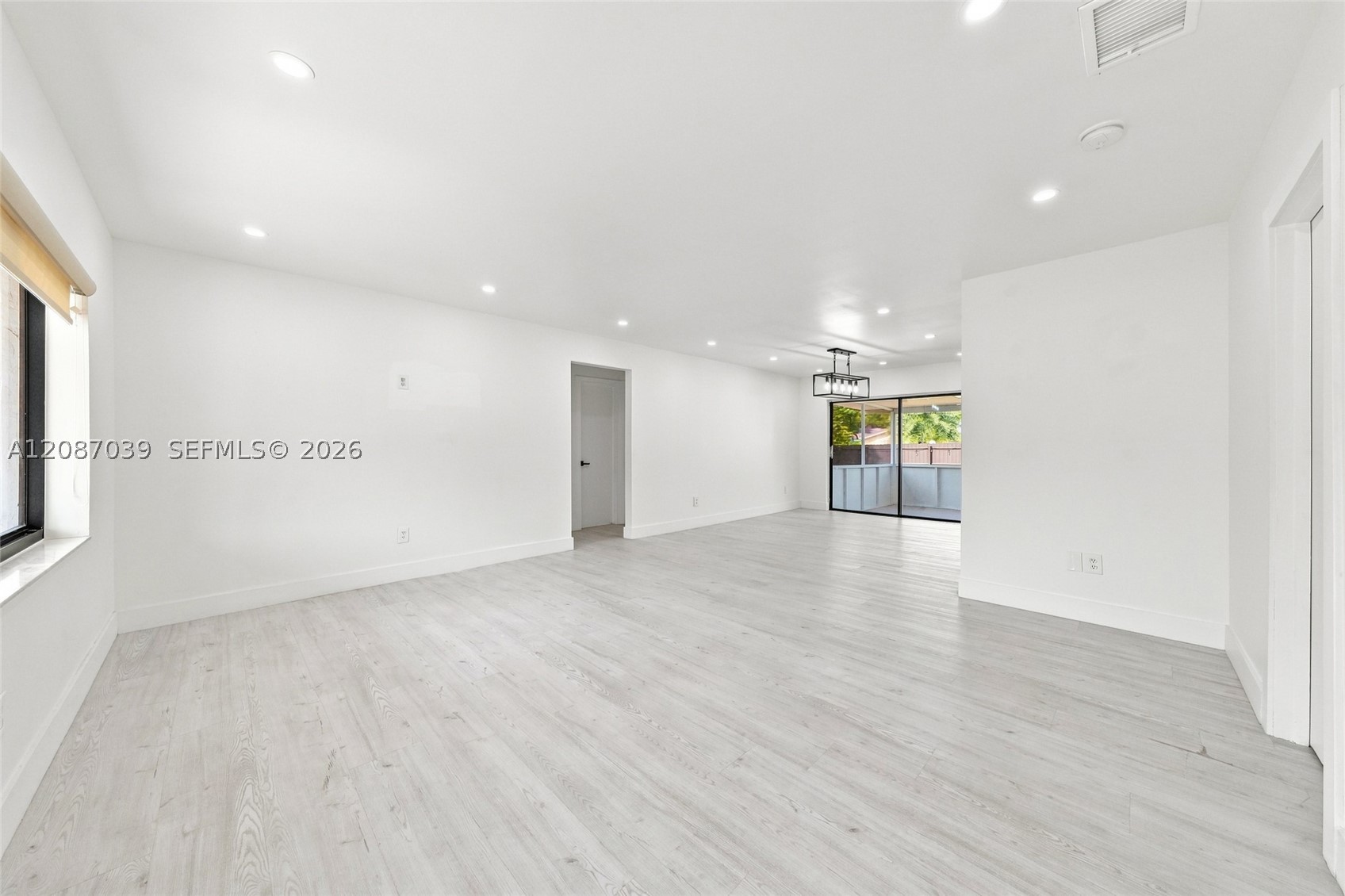 1707 S Curlew Ln Property Photo 6