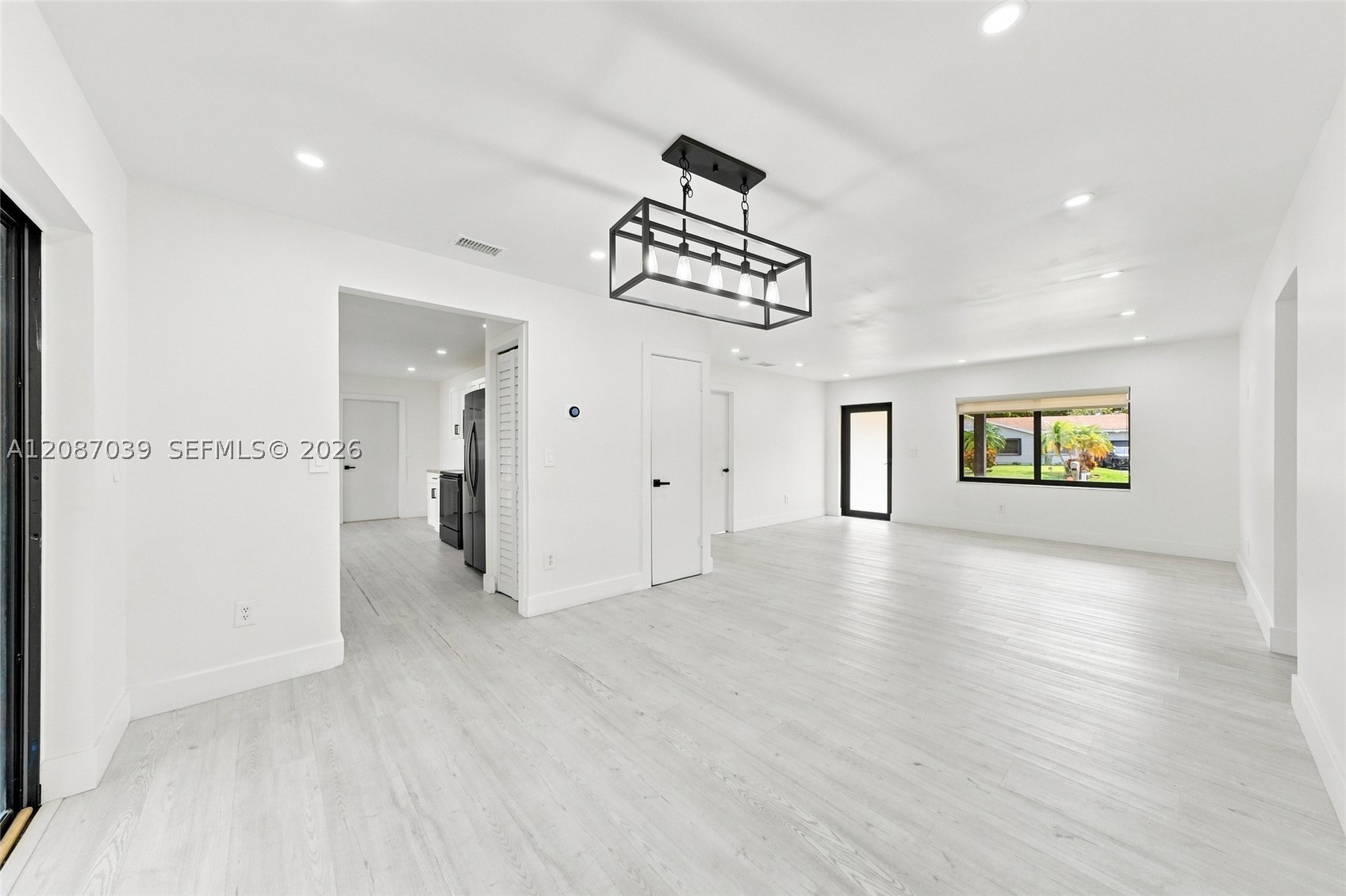 1707 S Curlew Ln Property Photo 8