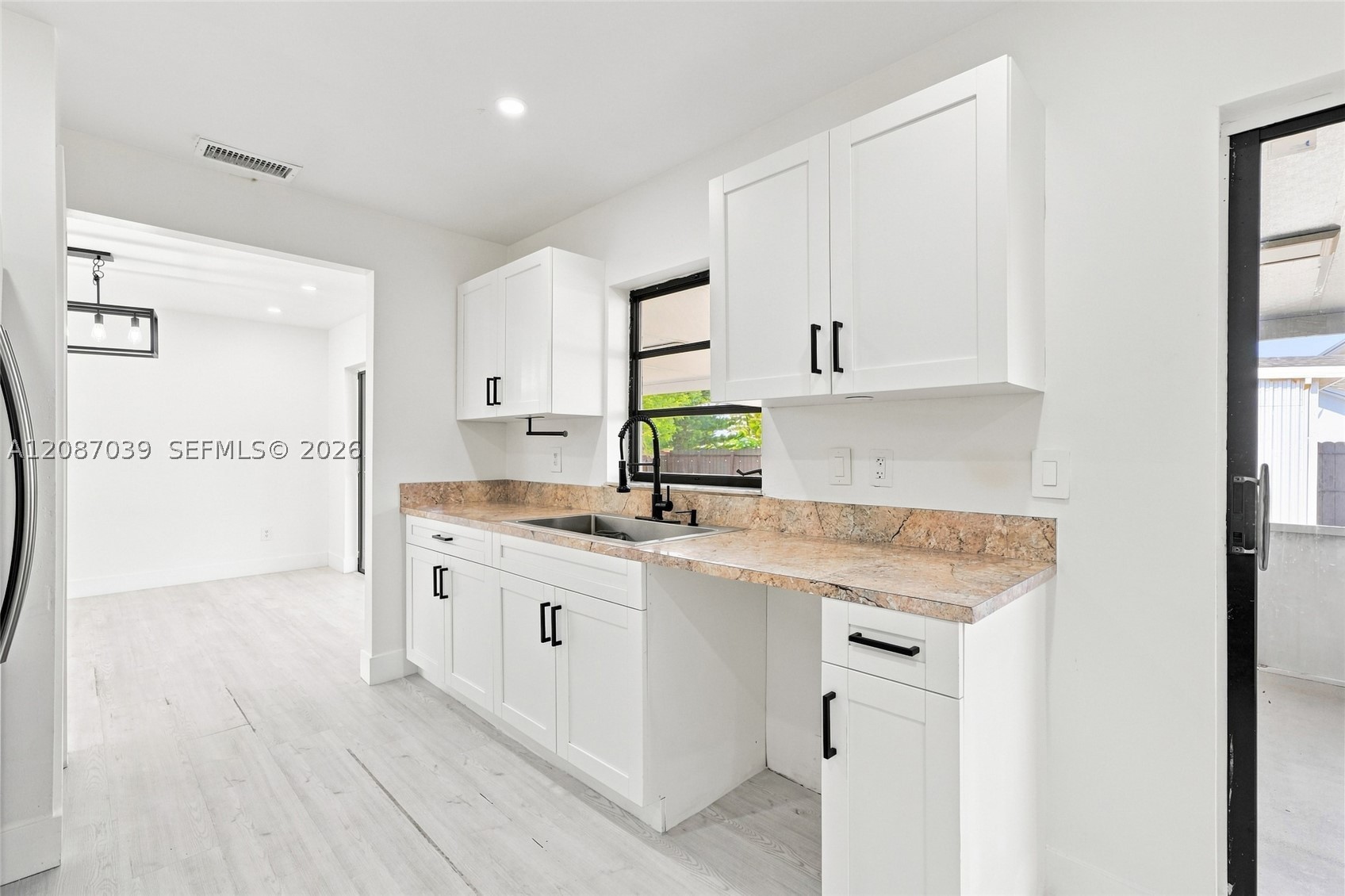 1707 S Curlew Ln Property Photo 12