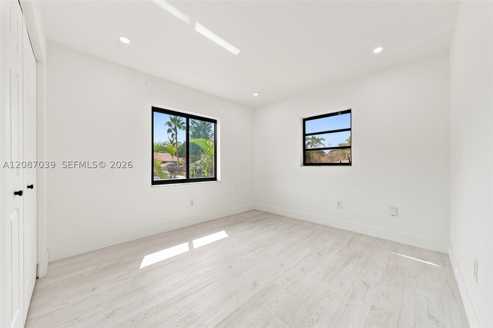 1707 S Curlew Ln Property Photo 23