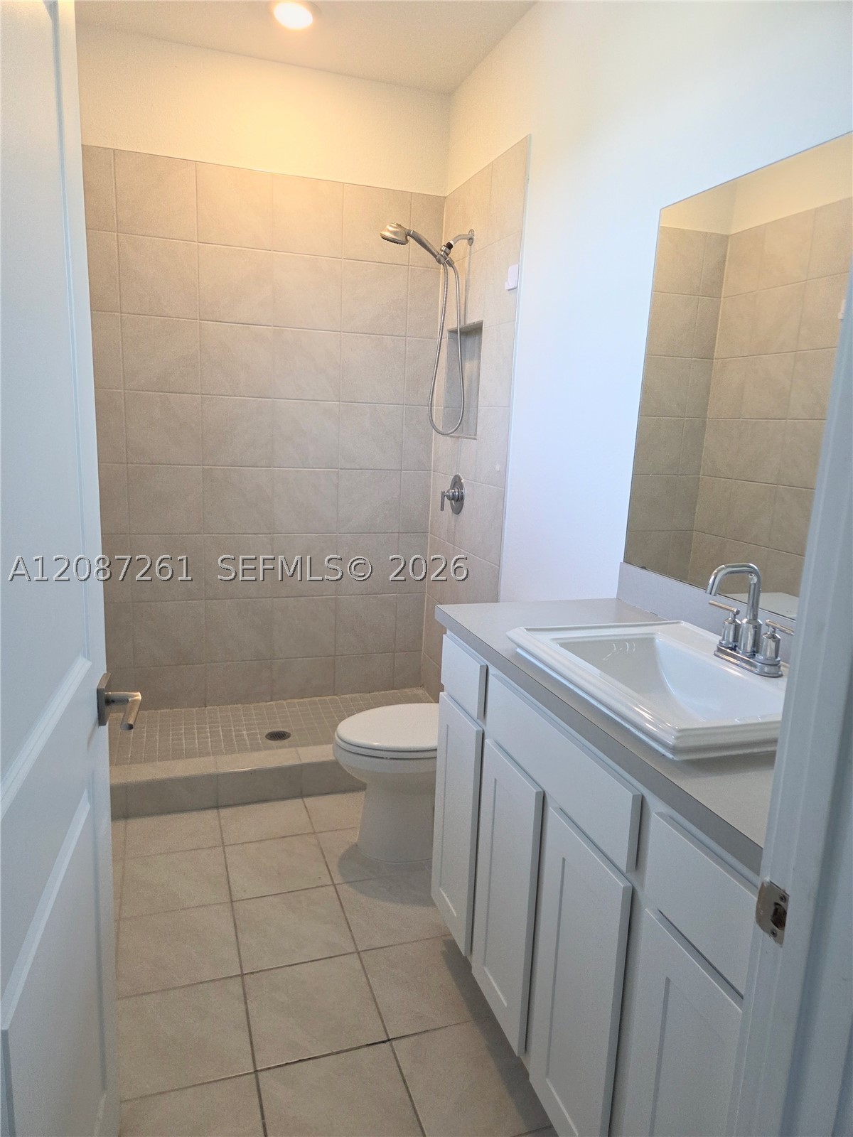 389 Ne 5th Pl 389 Property Photo 2