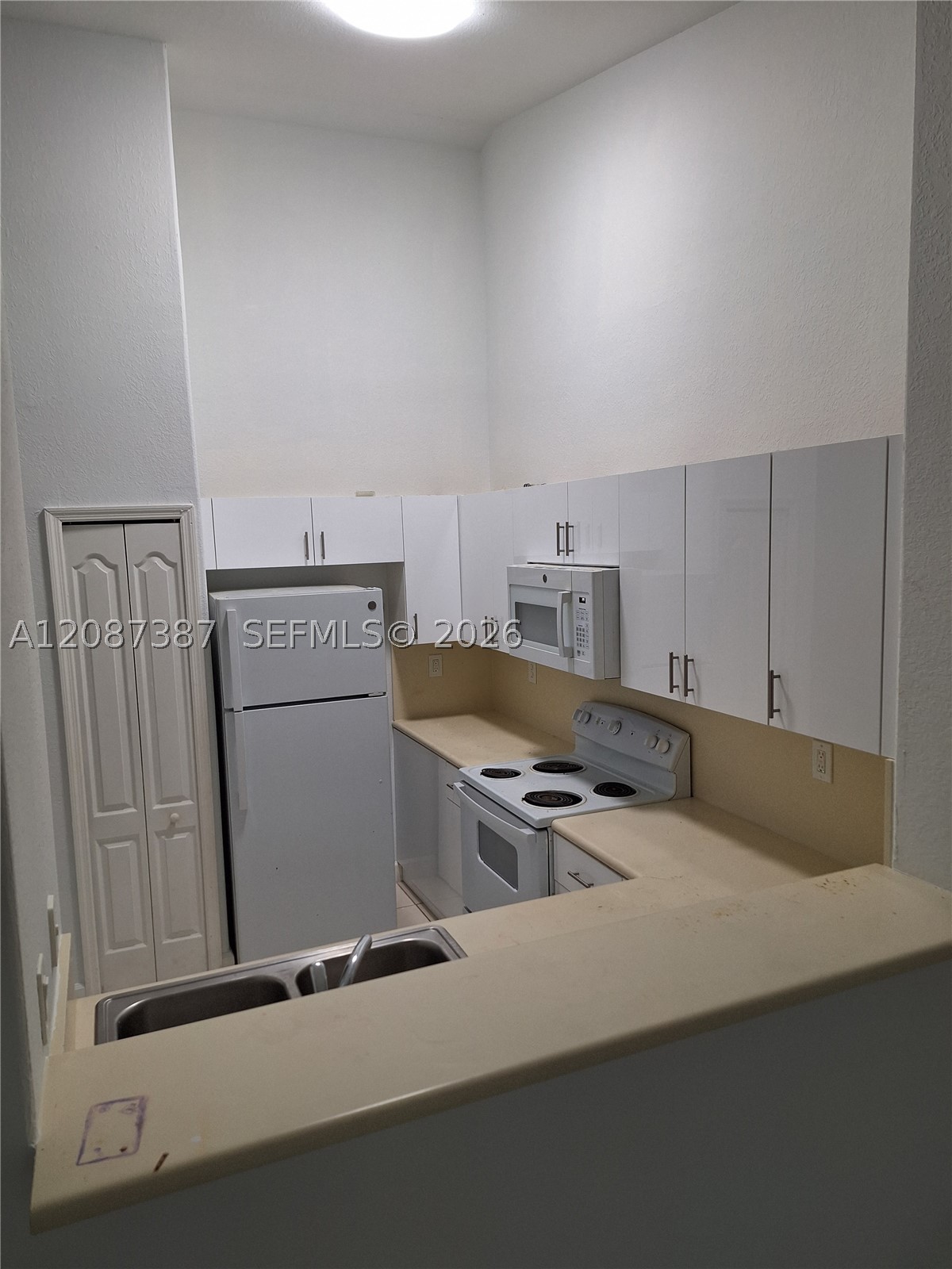 1666 Se 27th Ct 204 Property Photo 2