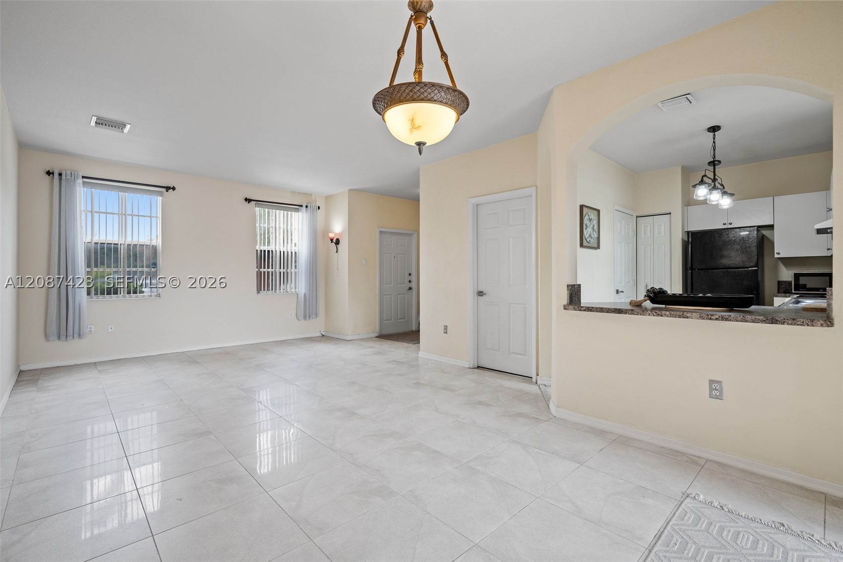 645 E Mowry Ct Property Photo 4