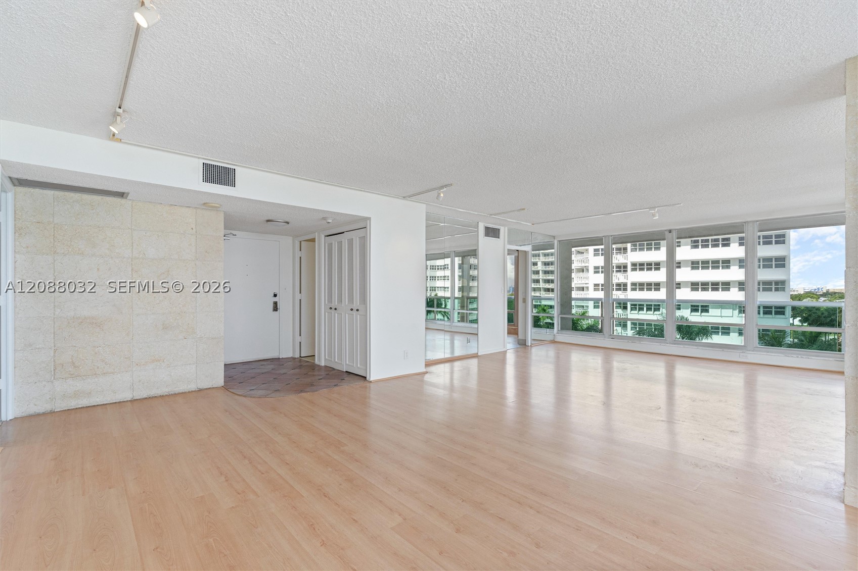 2100 S Ocean Ln 401 Property Photo 8