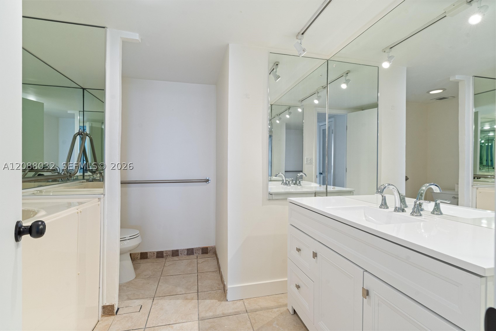 2100 S Ocean Ln 401 Property Photo 18