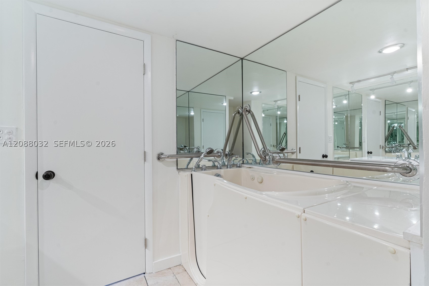 2100 S Ocean Ln 401 Property Photo 19