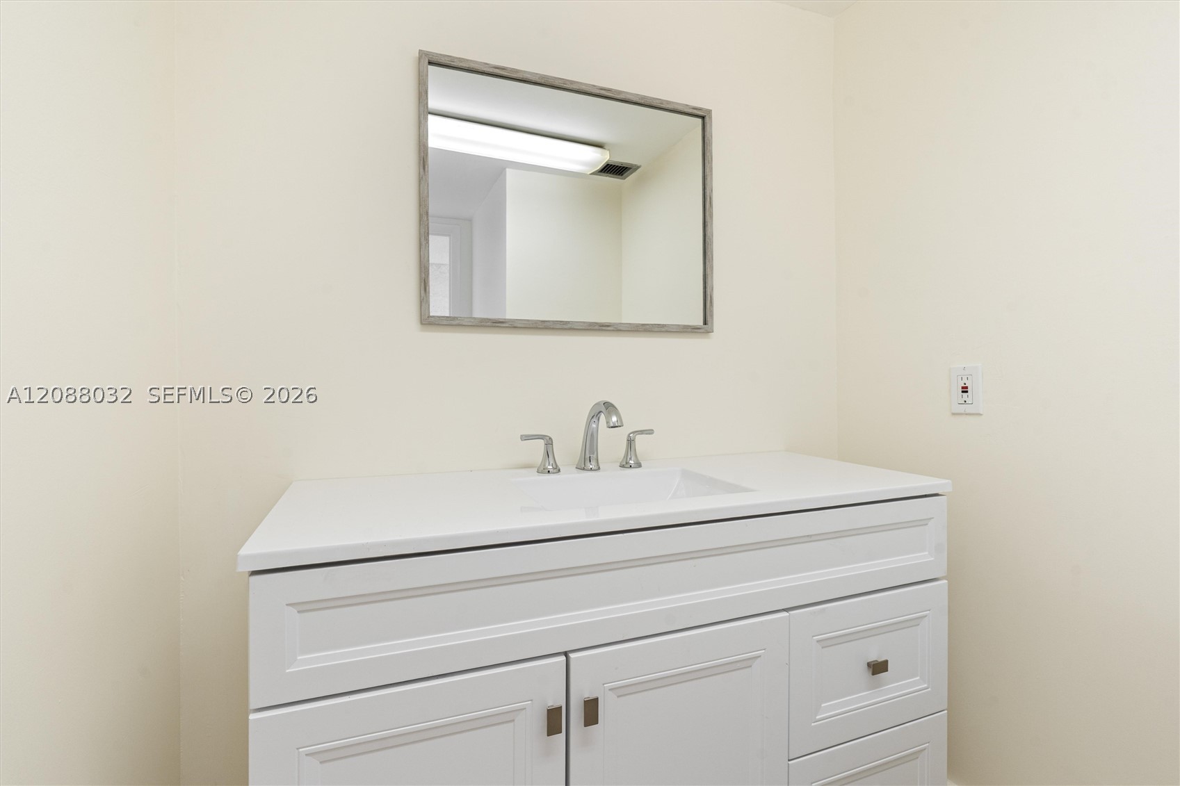 2100 S Ocean Ln 401 Property Photo 22