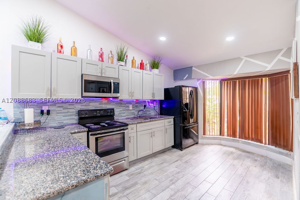 1111 San Remo Cir Property Photo 5