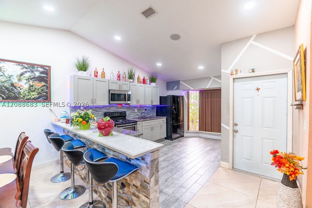 1111 San Remo Cir Property Photo 7