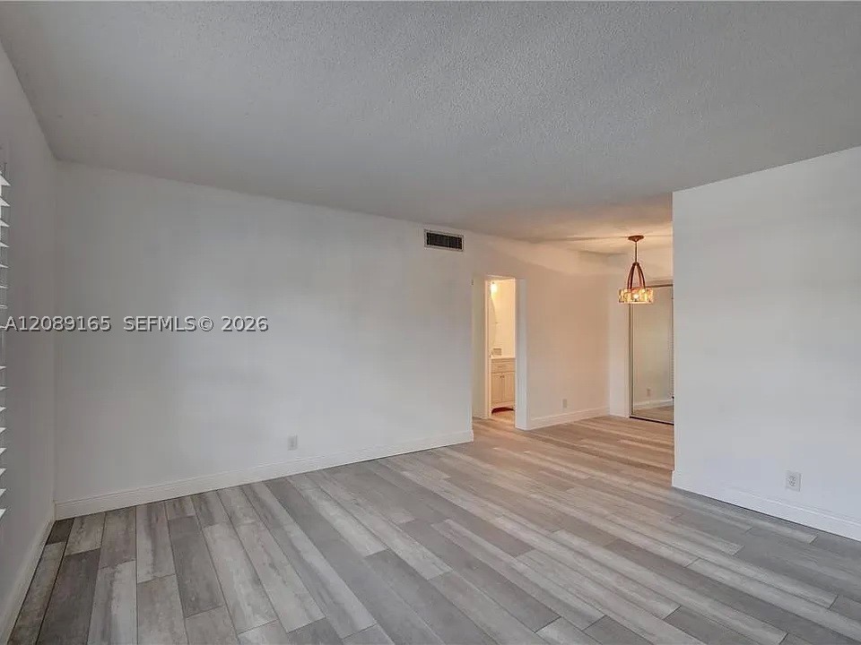 2200 Ne 66th St 1401 Property Photo 3