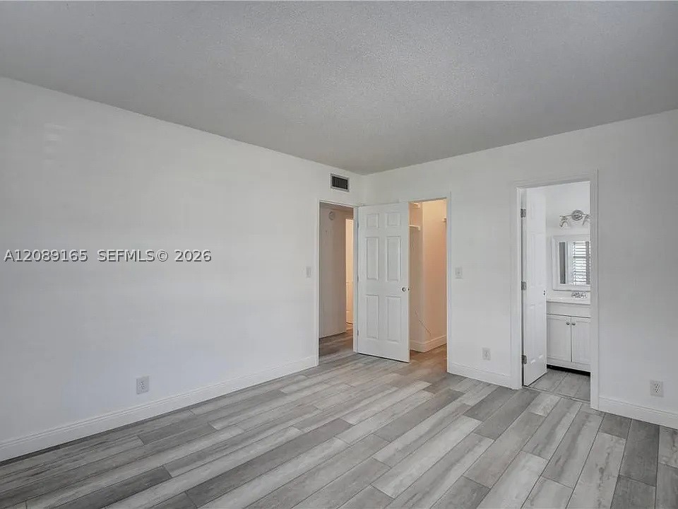 2200 Ne 66th St 1401 Property Photo 7