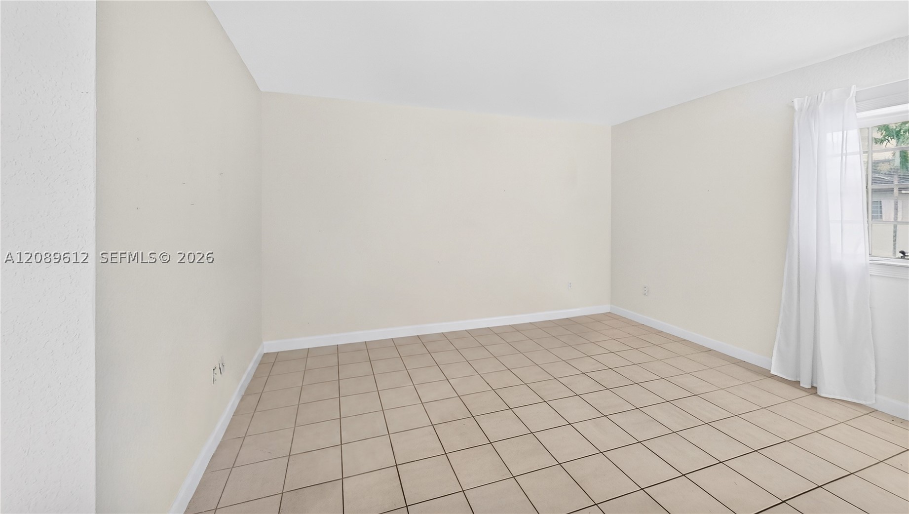 2741 Ne 4th St 202 Property Photo 6