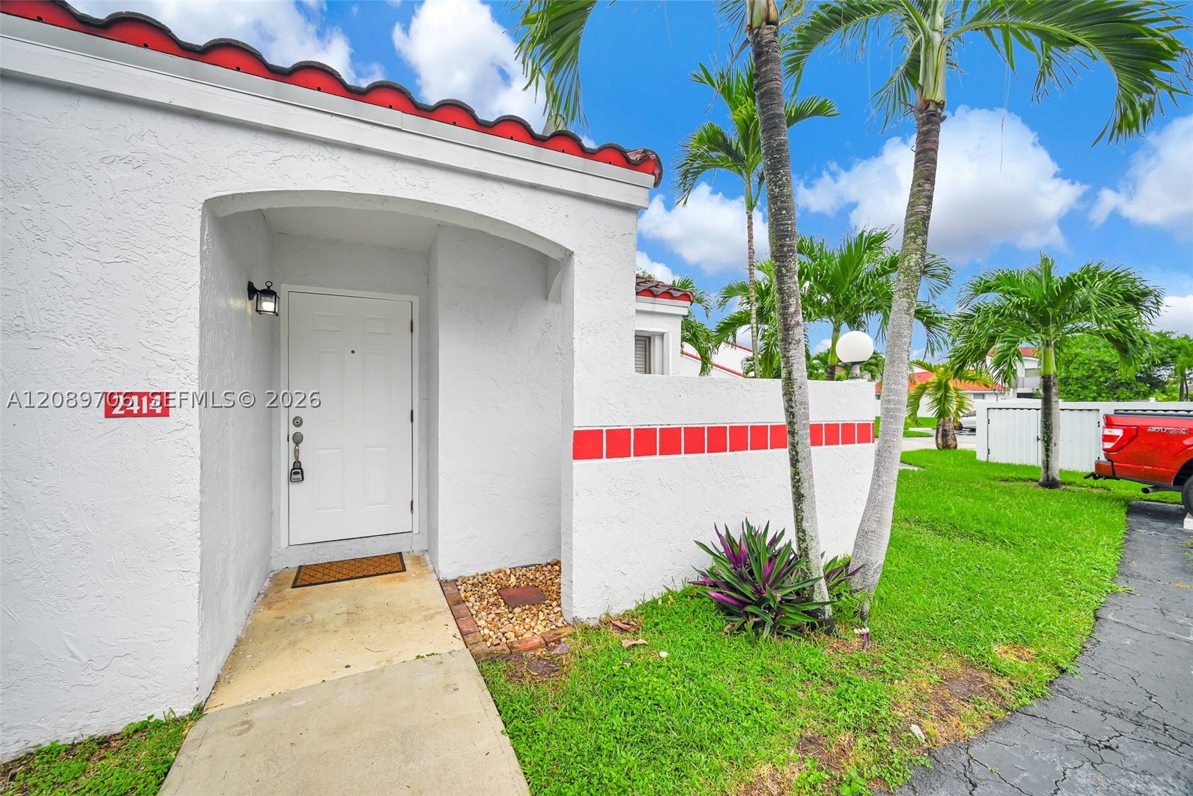 2414 San Remo Cir Property Photo 1