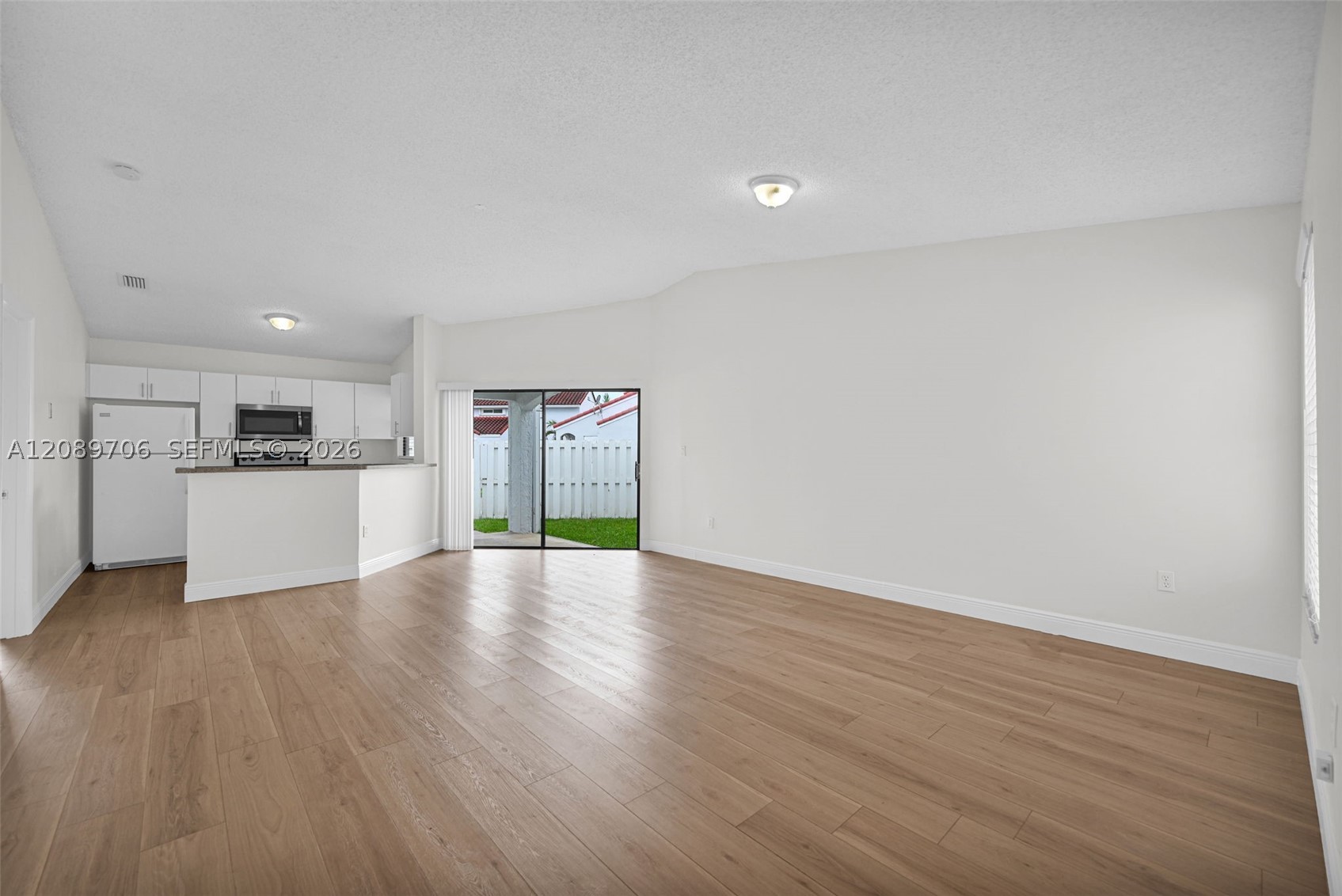 2414 San Remo Cir Property Photo 2