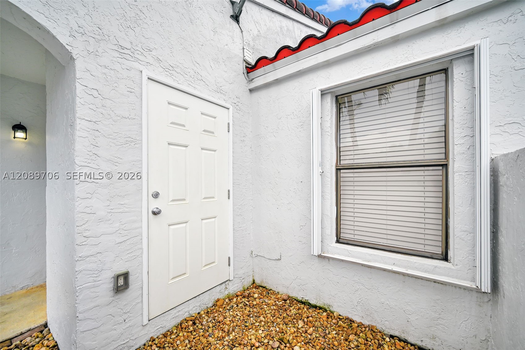 2414 San Remo Cir Property Photo 4